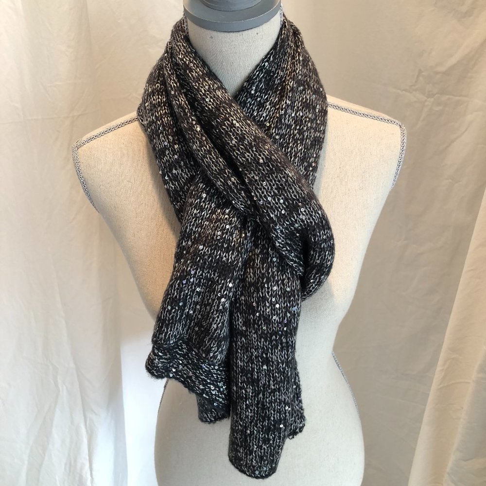 Acrylic scarf with sequins